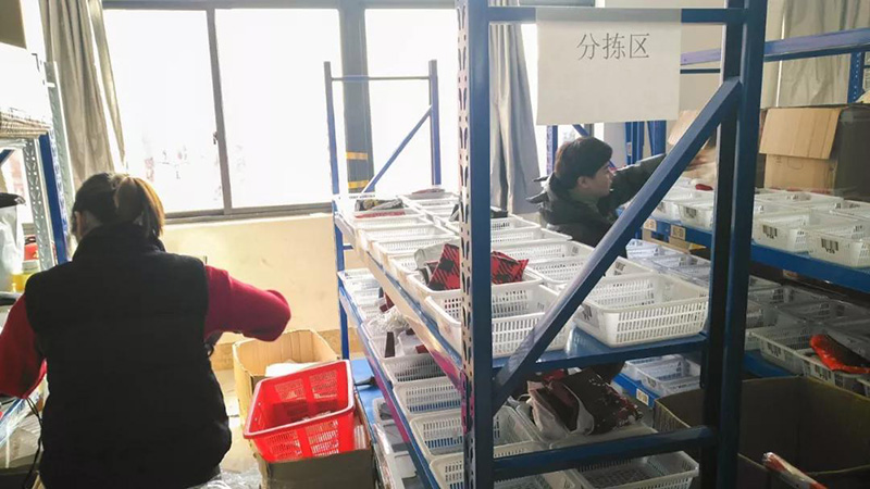 向老外出口圣誕用品，浙江義烏商人年銷數千萬